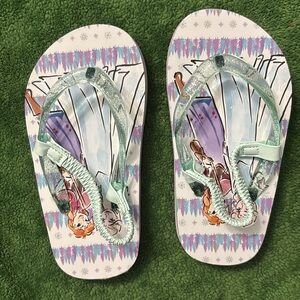 Disney Frozen Kids Flip Flops - Purple and Green size 7/8